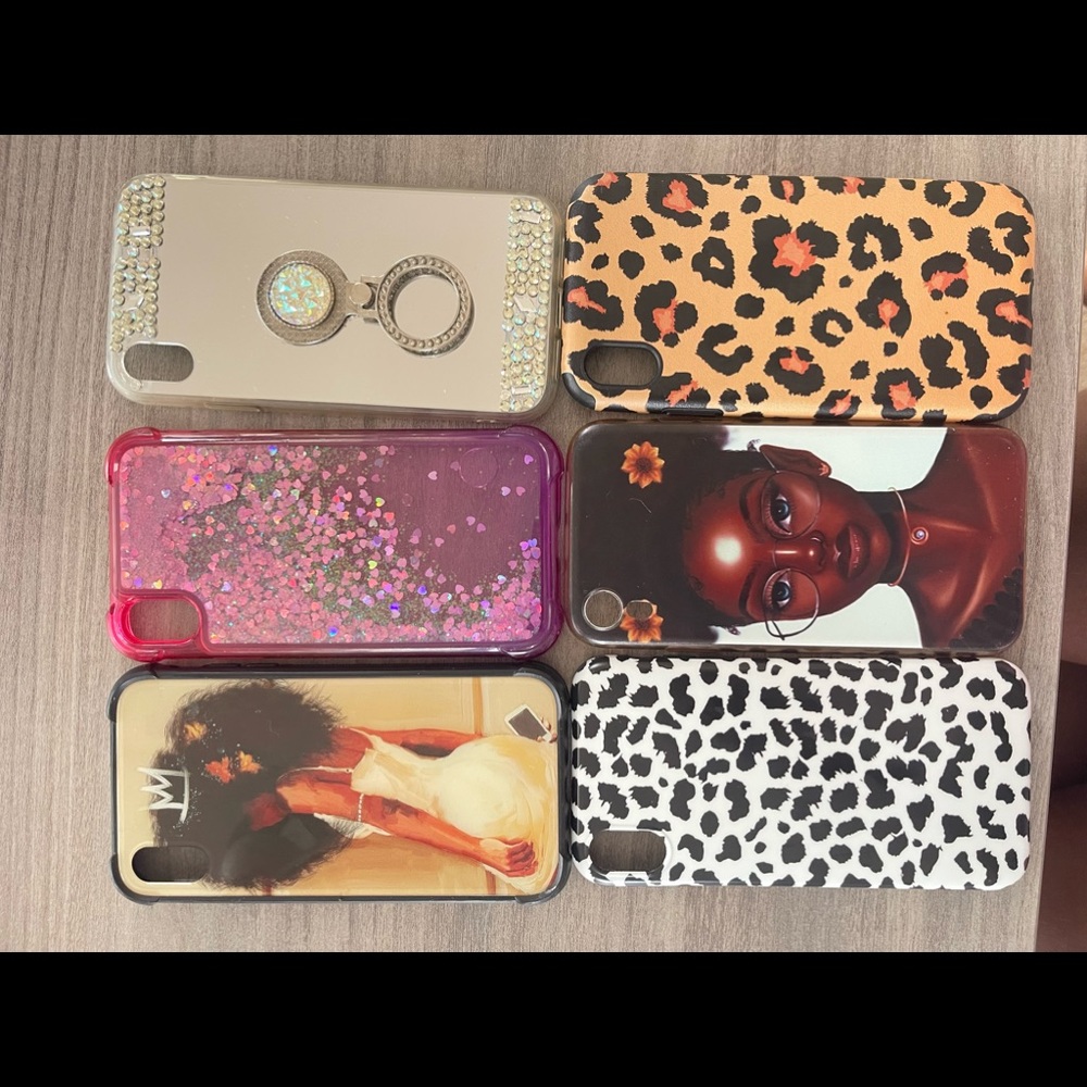 12 iPhone XR cases & 4 Air Pod Cases.  Barely used, in good condition, sanitized